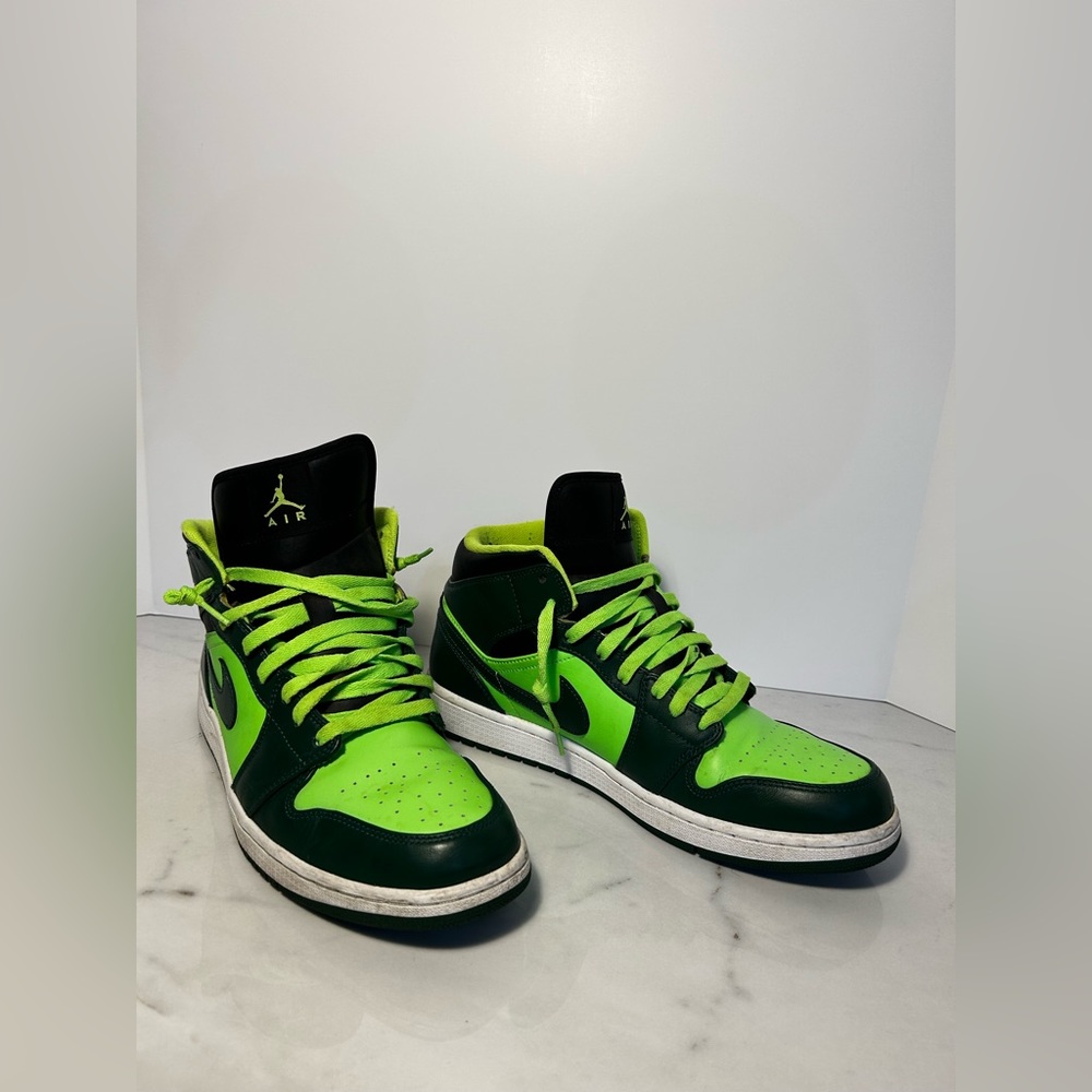 Jordan 1 Retro Mid